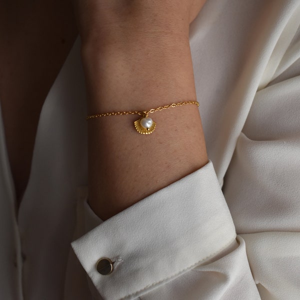 Bracelet Coquillage et Perle, Bijoux moderne minimaliste, Cadeau pour elle, Bracelet fin en or plaqué, Style Boho, Perle de culture