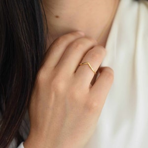 Handmade and dainty jewelry made in Montreal by Piper & Pearl Jewelry. Feminine, modern and delicate, perfect for a gift for her. Collections of costume, vermeil and fine jewelry. Delicate vermeil gold chevron wishbone ring.