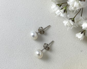 Dainty Pearl Stud Earrings, Silver Earrings, Minimal, Everyday Jewelry, Gift Ideas, Silver Jewelry, Simple Silver Earrings, Elegant Gift