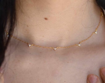 Delicate Triangle Necklace, Gold Jewelry, Modern Jewelry for Women, Handmade in Montreal, Gift For Her, Dainty Choker, Minimalist Style