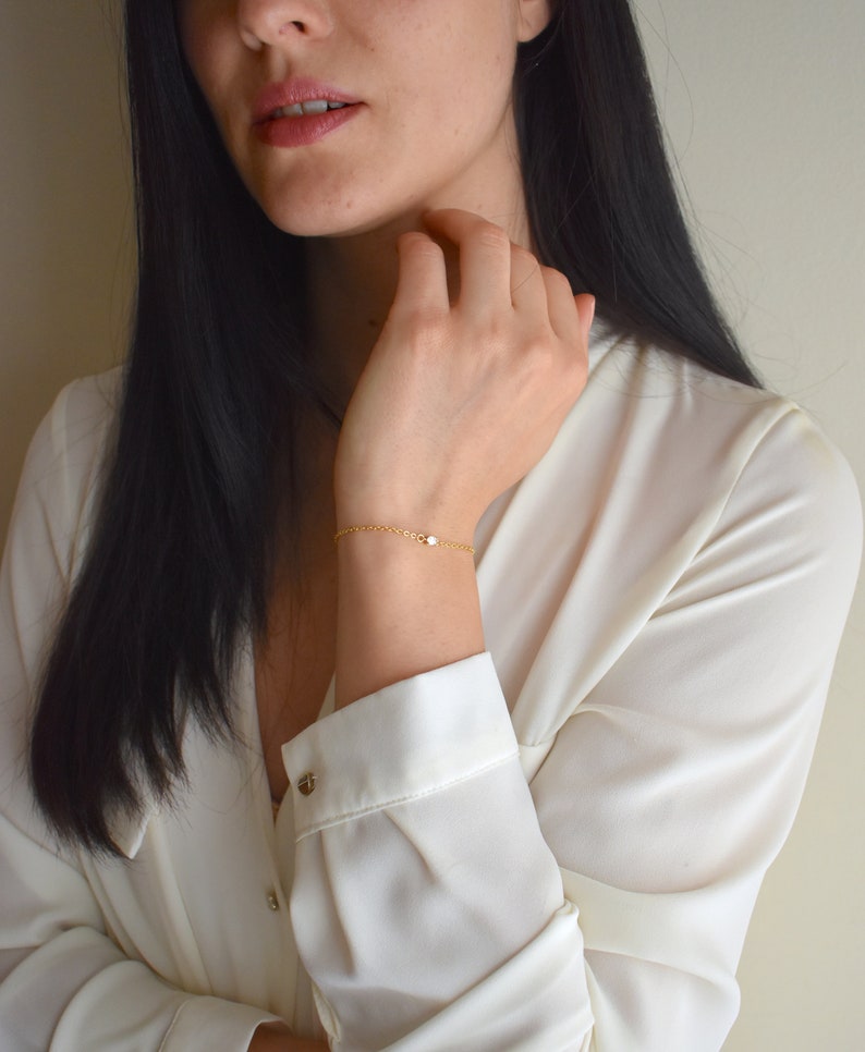 Handmade and dainty jewelry made in Montreal by Piper & Pearl Jewelry. Feminine, modern and delicate, perfect for a gift for her. Collections of costume, vermeil and fine jewelry. Dainty and delicate rectangle zirconia gold bracelet.