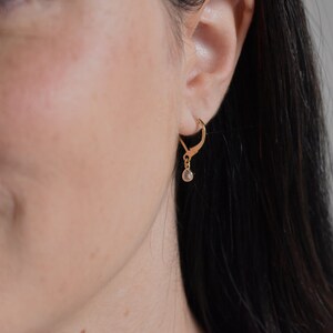 Handmade and dainty jewelry made in Montreal by Piper & Pearl Jewelry. Feminine, modern and delicate, perfect for a gift for her. Collections of costume, vermeil and fine jewelry. Dainty gold dangle drop earrings with delicate zirconia.