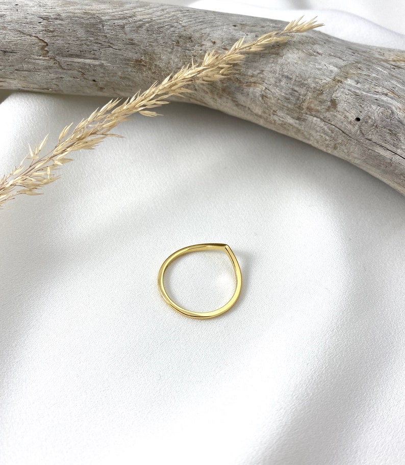 Handmade and dainty jewelry made in Montreal by Piper & Pearl Jewelry. Feminine, modern and delicate, perfect for a gift for her. Collections of costume, vermeil and fine jewelry. Delicate vermeil gold chevron wishbone ring.