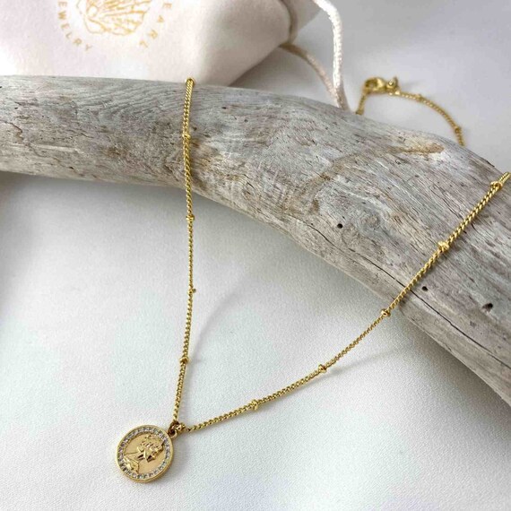 Queen Elizabeth Charm Necklace Gold Plated Commemorative Jewelry
