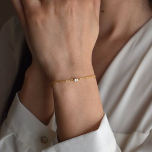 Handmade and dainty jewelry made in Montreal by Piper & Pearl Jewelry. Feminine, modern and delicate, perfect for a gift for her. Collections of costume, vermeil and fine jewelry. Dainty and delicate rectangle zirconia gold bracelet.