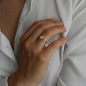 Handmade and dainty jewelry made in Montreal by Piper & Pearl Jewelry. Feminine, modern and delicate, perfect for a gift for her. Collections of costume, vermeil and fine jewelry. Rose pink oval cut pave promise ring on a gold band.