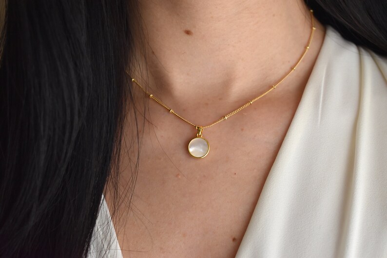 Handmade and dainty jewelry made in Montreal by Piper & Pearl Jewelry. Feminine, modern and delicate, perfect for a gift for her. Collections of costume, vermeil and fine jewelry. A mother of pearl medallion coin necklace on a satellite chain.