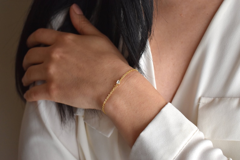 Handmade and dainty jewelry made in Montreal by Piper & Pearl Jewelry. Feminine, modern and delicate, perfect for a gift for her. Collections of costume, vermeil and fine jewelry. Dainty and delicate rectangle zirconia gold bracelet.