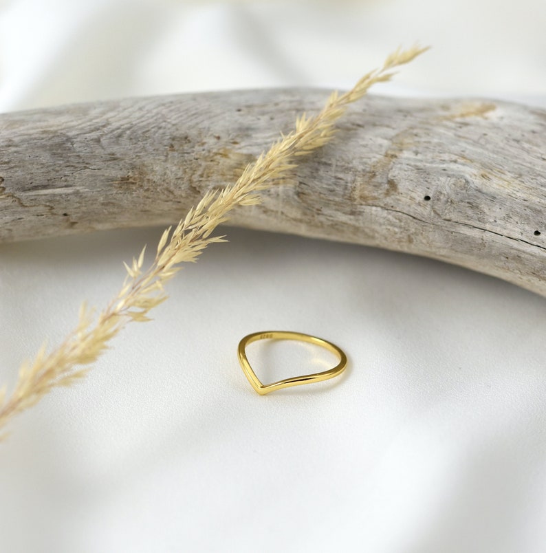 Handmade and dainty jewelry made in Montreal by Piper & Pearl Jewelry. Feminine, modern and delicate, perfect for a gift for her. Collections of costume, vermeil and fine jewelry. Delicate vermeil gold chevron wishbone ring.