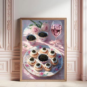 Pode incluir: Uma pintura de natureza morta com um arranjo floral rosa e branco, uma taça de vinho rosé e um prato de pequenos doces cobertos com caviar. Os doces são dispostos em círculo em torno de uma pequena tigela de caviar. O prato e a tigela são decorados com padrões florais.