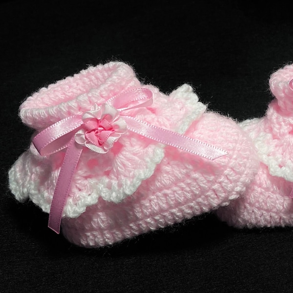 Digital PDF Crochet Pattern: Crochet baby booties or crochet cuffed baby shoes pattern in various sizes with video tutorial Crochet for Baby