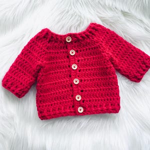 デジタル PDF かぎ針編みパターン: 親切の日のかぎ針編み新生児カーディガン セーター、ビデオ チュートリアル付き、赤ちゃん用かぎ針編みパターン