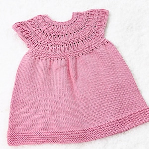 Padrão de tricô em PDF digital: Vestido de tricô fácil para bebê, vestido de tricô com tutorial em vídeo passo a passo Vestido de tricô Lucy Crochê para padrões de tricô para bebê