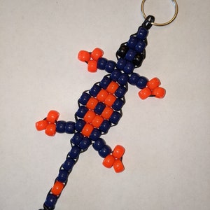 Blaue und orange Perlen Eidechse