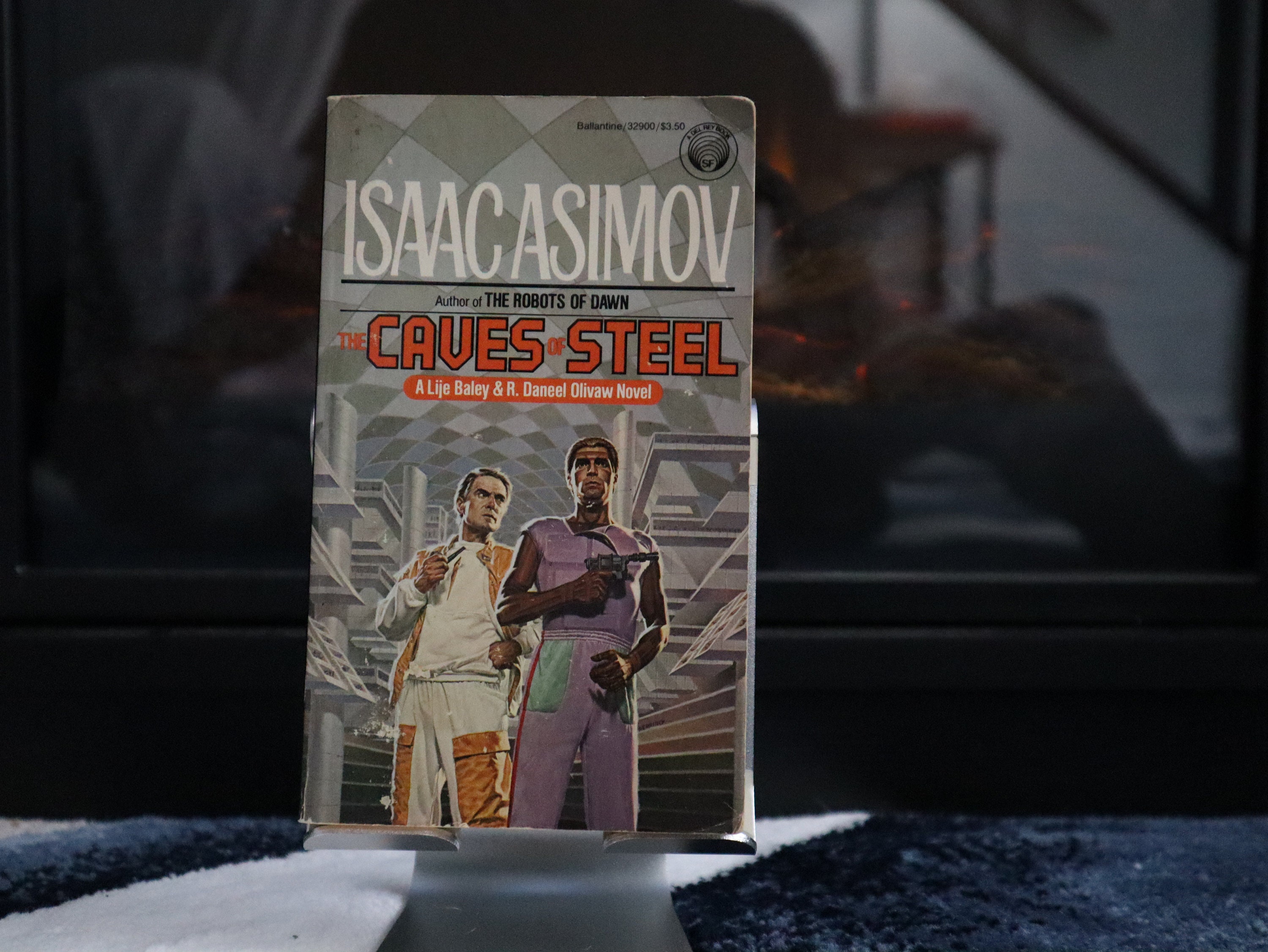 Isaac Asimov -the caves of steel -Paperback
