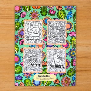 Puede incluir: Un libro para colorear de Punaballoo con cuatro ilustraciones tem&aacute;ticas de juegos de palabras. Las ilustraciones est&aacute;n en blanco y negro, con las frases "Y'all bread-y for this!", "Impasta!", "Suce It!", y "Oh SHEET." El fondo es un patr&oacute;n floral.