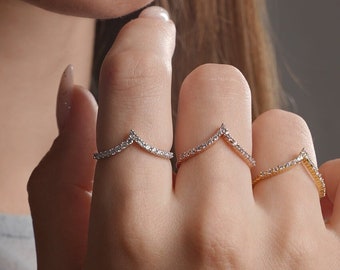 White Diamond Vivian Band, Diamond Curved Ring • Nesting Band Ring • Minimalist Countour Ring • Engagement or Wedding Ring • Gift Ring