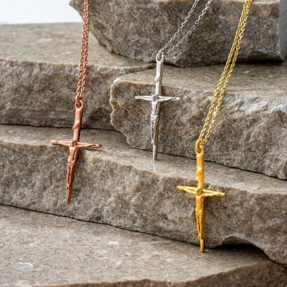 Mens holy cross necklace deals