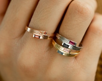 Doppelter Baguettebypass-Geburtssteinring mit Name • 14K Solid Gold Versprechensring für Sie • Wrap Twist Ring in Solid 14K Gelb