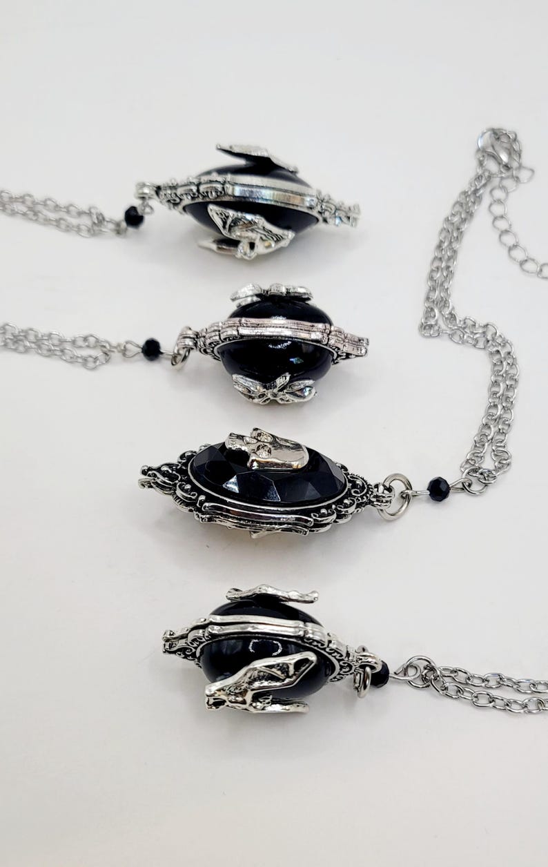Gothic Bat Car Charm: Spooky Rearview Mirror Hanging image 10
