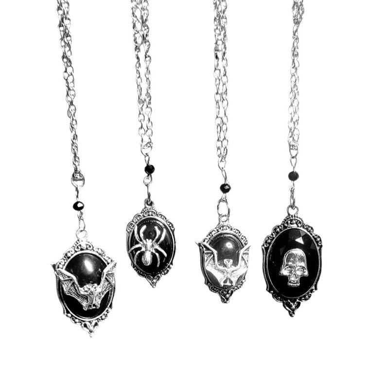 Gothic Bat Car Charm: Spooky Rearview Mirror Hanging image 2