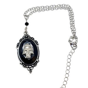 Gothic Bat Car Charm: Spooky Rearview Mirror Hanging Skull