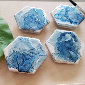 Aimants à encre d’alcool, ensemble d’aimants en céramique de 4, aimants peints à la main, aimants hexagonaux, aimants à aquarelle, fournitures de bureau, aimants d’océan d’onde