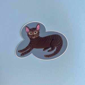 TABBY CAT STICKER - Stickers voor Laptop - Grijze Tabby Cat Sticker - Zelfklevende Vinyl Decals - Decal voor Telefoonhoesje
