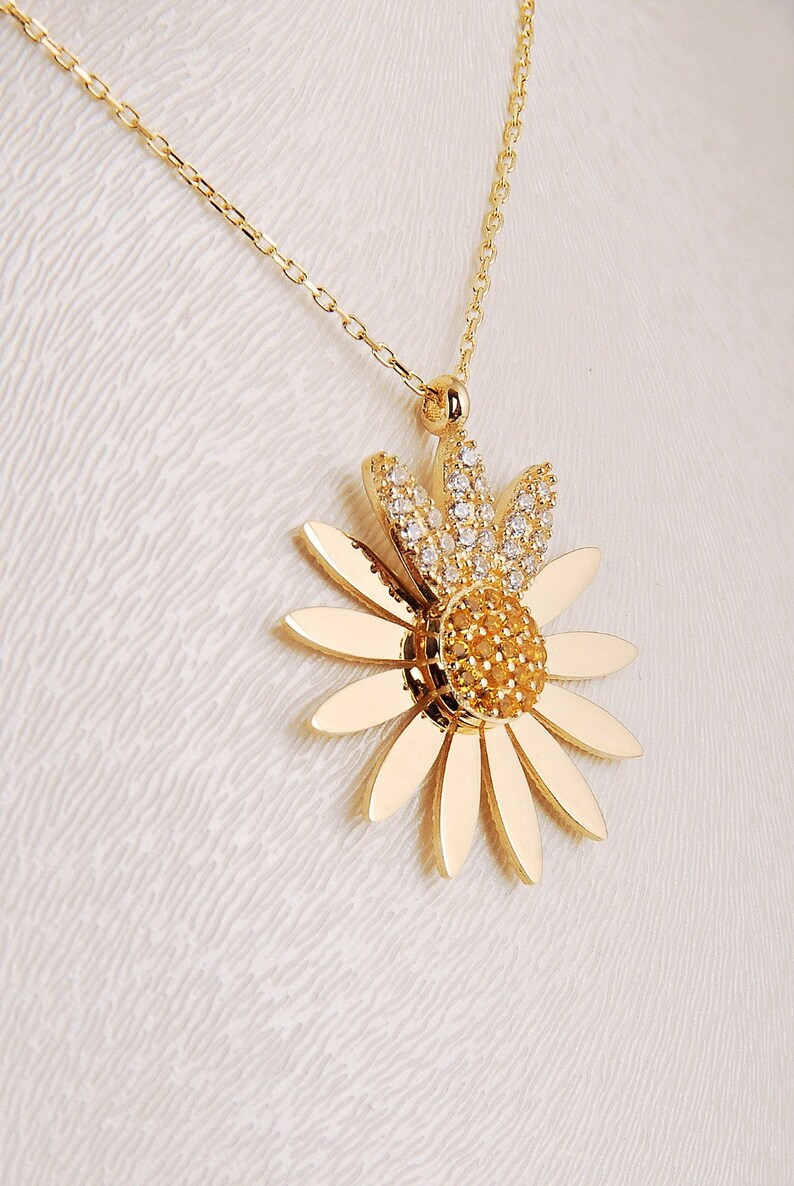 14K Solid Gold Daisy Pendant / 14K Solid Gold Flower Necklace Etsy