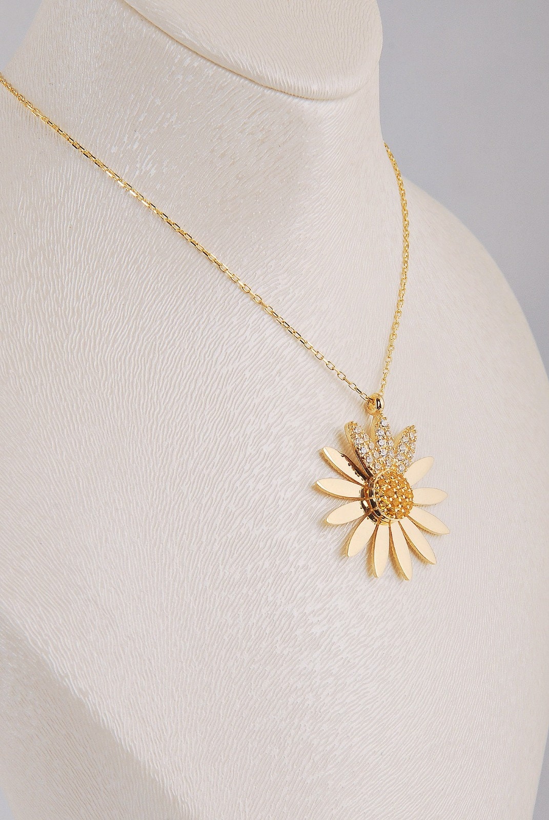 14K Solid Gold Daisy Pendant / 14K Solid Gold Flower Necklace | Etsy