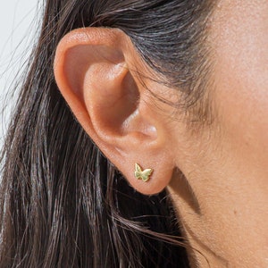 Pendientes con iniciales y símbolos personalizados, delicados pendientes de botón, pendientes con letras personalizadas, joyas minimalistas con iconos, regalo para el Día de la Madre y Navidad.