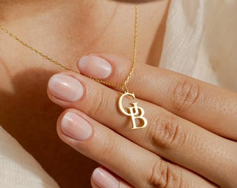 Ineinander greifende Initialen, Doppel- oder Dreifachbuchstaben-Schmuck, gestapelte Initialen-Halskette, erste Charm-Halskette, Weihnachtsgeschenk für sie