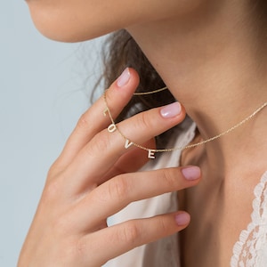 Collar con letras y símbolos personalizados / Colgante con letras / Joyas con iniciales / Collar elegante con iniciales y símbolos / Regalo para el día de la madre