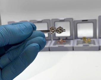 Pendientes de moissanita con forma de racimo de flores