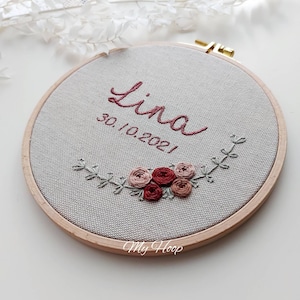 Quadro da ricamo - tavola nascita - targhetta con nome - cuscino per anelli - telaio da ricamo in stile boho con fiori idea regalo 16 cmø