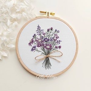 Imagem de bordado - quadro de bordado buquê de flores, buquê 16cmø ideia de presente flor -roxo- presente de Dia das Mães