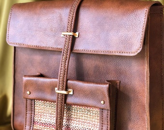 Mochila de cuero vegano hecha a mano.