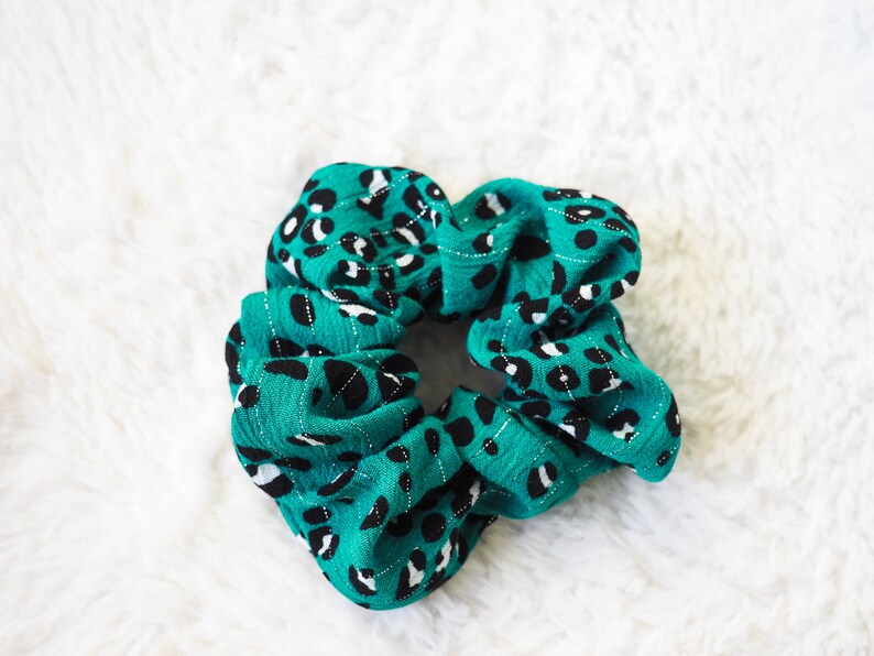 elastic fabric Chouchou scrunchy Green Leopard