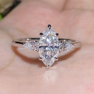 Drei Stein Marquise Cut Moissanite Verlobungsring Klassischer Side Pear Stone Versprechen Ring Einzigartiges Marquise Trilogy Ring Geschenk für Mama