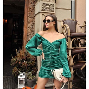 slim fit dress slacks Zapaka Women Dark Green Wedding Guest Dress with Slit Spaghetti Straps Ruffles Bridesmaid Dress, Pine / US6