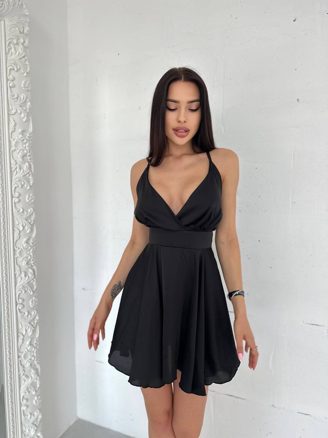 Vestido negro satinado, vestido de seda con lazo en la espalda