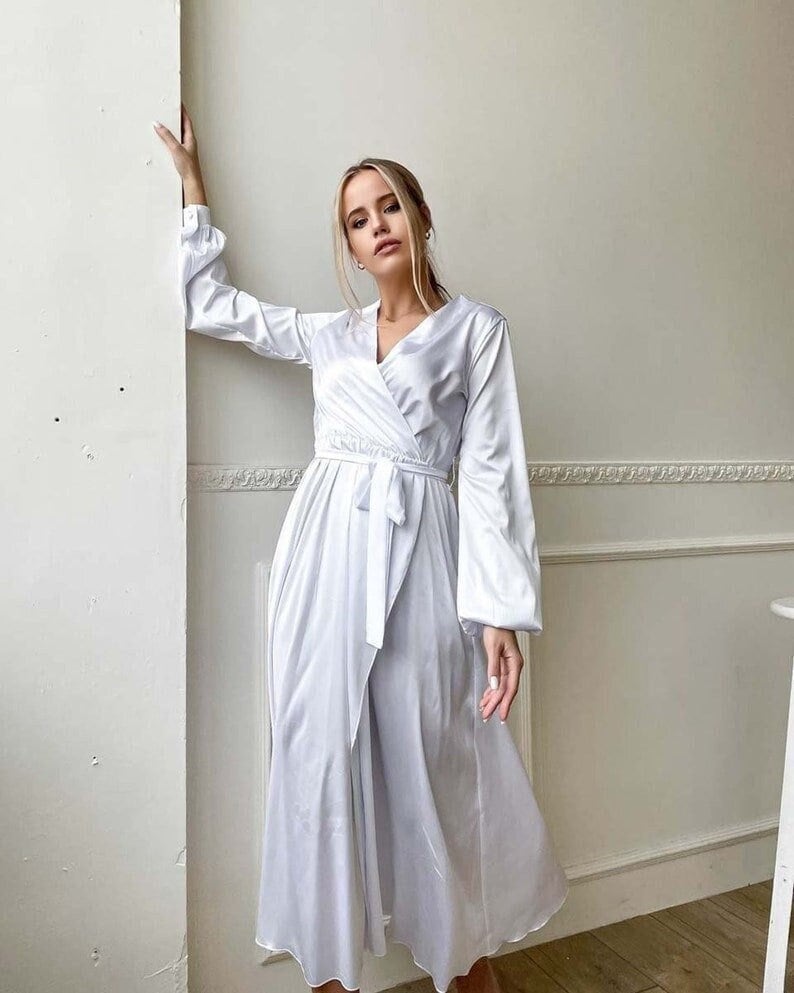 Robe portefeuille blanche taille robe mi longue vas e en soie