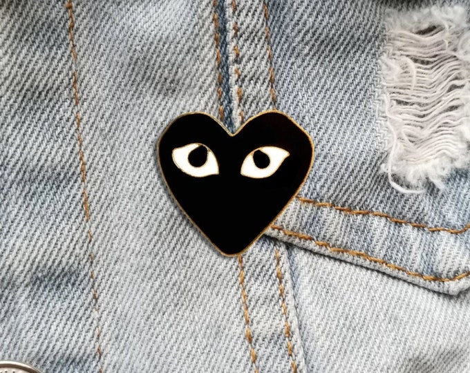 Black Heart enamel pin, brooch, backpack jewelry, badge, magic, witchcraft, crystal, accessory
