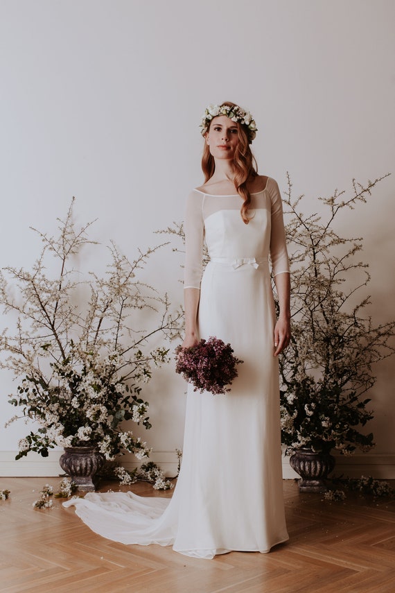 Vintage, minimalist wedding dress