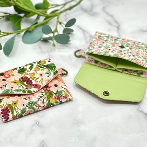 REPOSICIÓN*Cartera para tarjetas de tamaño pequeño de Rifle Paper/Bolsillo doble/Servicio de personalización opcional/Cartera con cordón para identificación/Regalos personalizados para ella