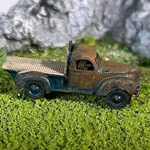 N Scale Melting Away Flatbed Worktruck 1940&#39;s-50s era Rusted out Truck