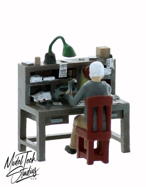 Just Plan Folk # 0382 G Scale Tran Fgure* Old Engneer Wth Ol Can