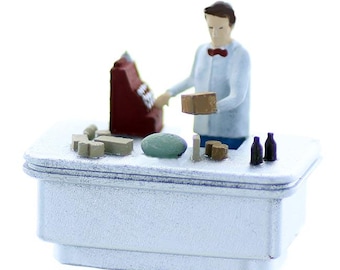 HO Scale Store Checkout Boy and Counter Set Finished