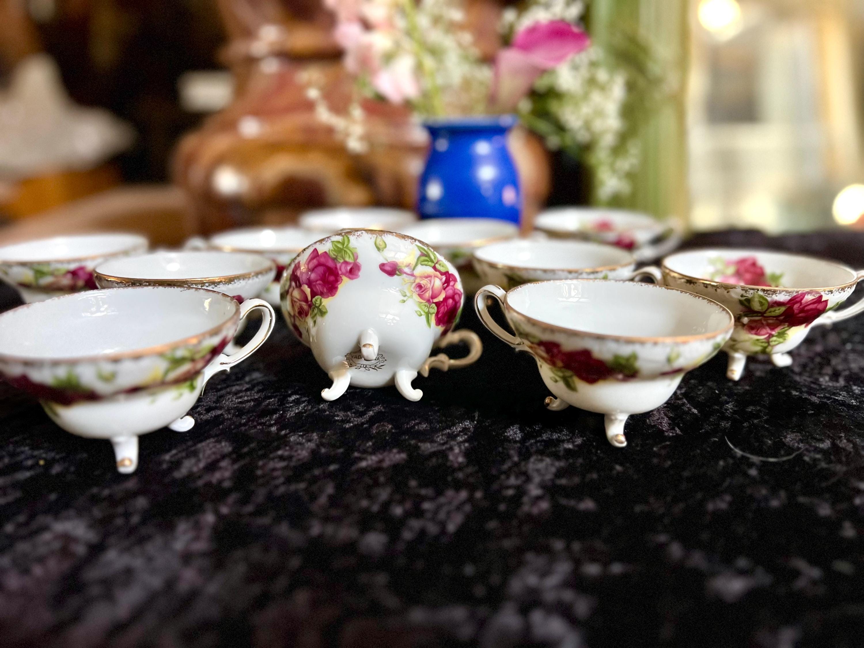Show Yada　２点 Vintage Yada China Cup & Saucer Set Roses Gold Trim Footed Teacups
