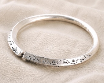 Pulsera vintage con diseño floral tallado/Brazalete de inspiración bohemia/Joyas botánicas personalizadas para ella/Brazalete de plata 999/Regalo romántico personalizado